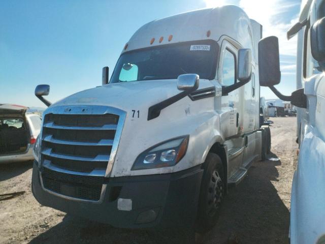 3AKJHHDR6JSJY9934 - 2018 FREIGHTLINER CASCADIA 1 WHITE photo 2