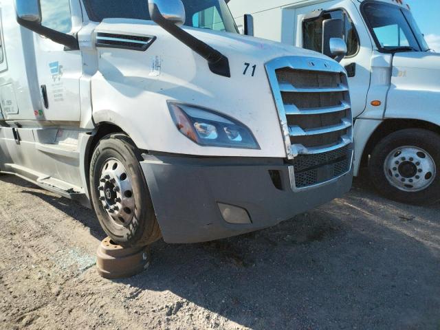 3AKJHHDR6JSJY9934 - 2018 FREIGHTLINER CASCADIA 1 WHITE photo 9