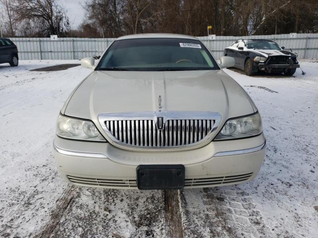 1LNHM83W84Y614321 - 2004 LINCOLN TOWN CAR ULTIMATE WHITE photo 5