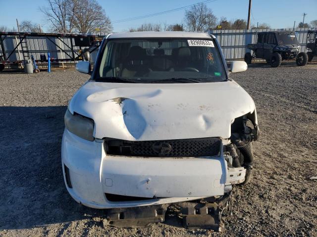 JTLKE50E281015385 - 2008 TOYOTA SCION XB WHITE photo 5