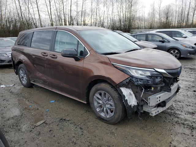 5TDKRKECXNS086516 - 2022 TOYOTA SIENNA LE BROWN photo 4