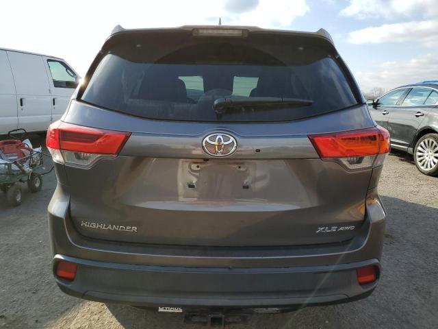 5TDJZRFH1HS452804 - 2017 TOYOTA HIGHLANDER SE GRAY photo 6