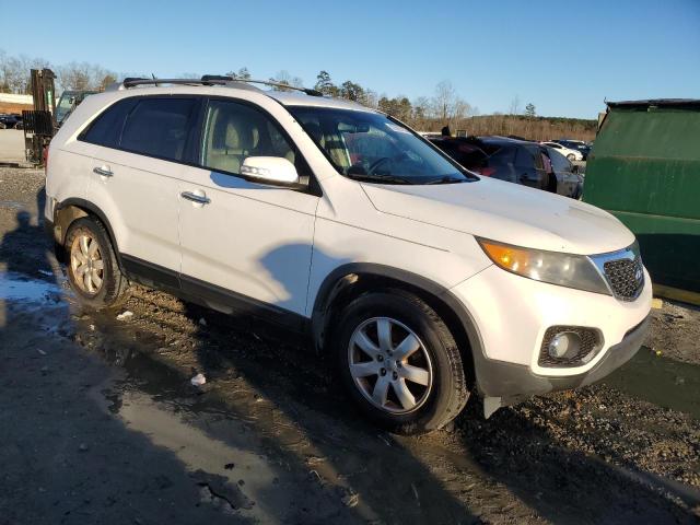 5XYKT4A68DG333749 - 2013 KIA SORENTO LX WHITE photo 4