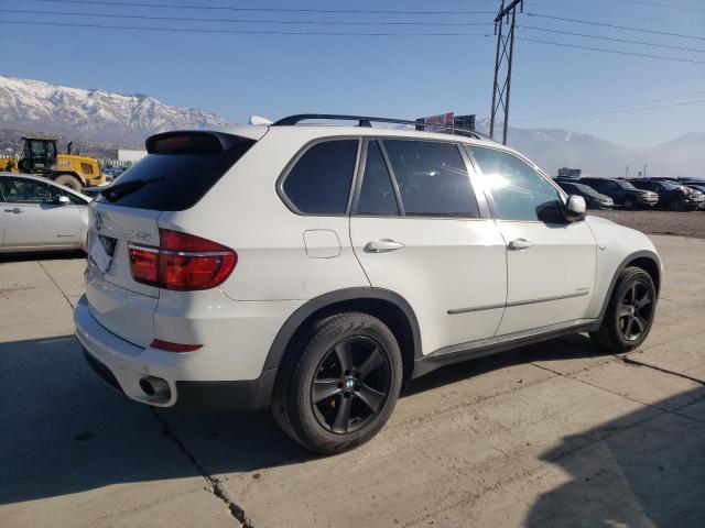 5UXZW0C54BL660944 - 2011 BMW X5 XDRIVE35D WHITE photo 3