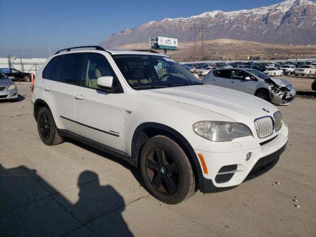 5UXZW0C54BL660944 - 2011 BMW X5 XDRIVE35D WHITE photo 4