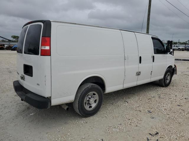 1GCWGBFP7J1263054 - 2018 CHEVROLET EXPRESS G2 WHITE photo 3