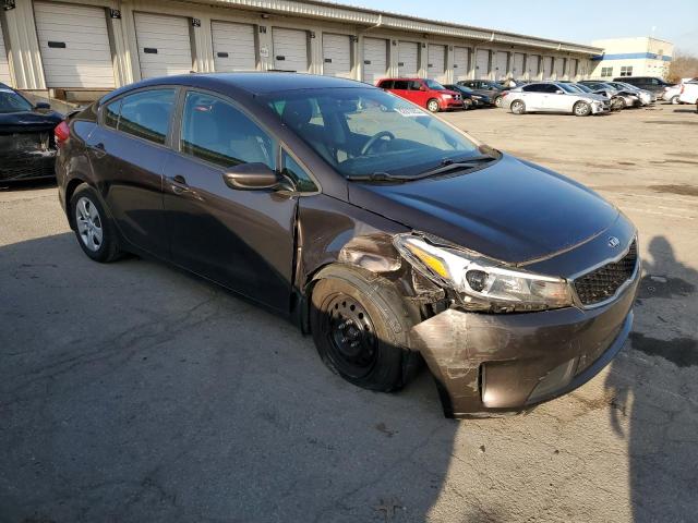 3KPFL4A79JE212408 - 2018 KIA FORTE LX BROWN photo 4