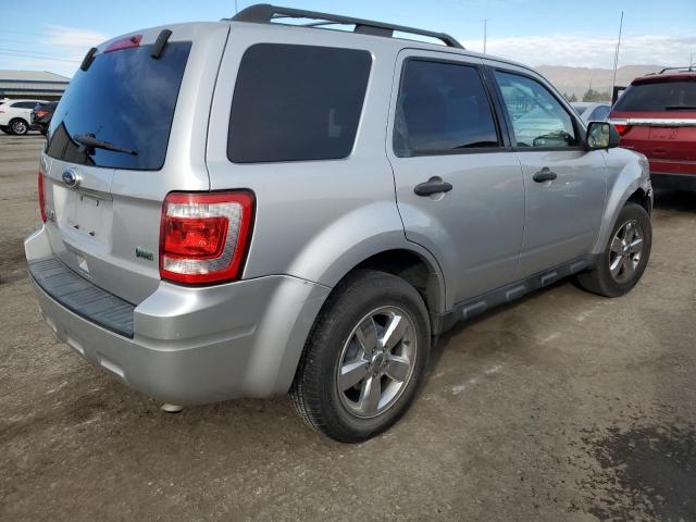 1FMCU0DG9BKA68549 - 2011 FORD ESCAPE XLT SILVER photo 3