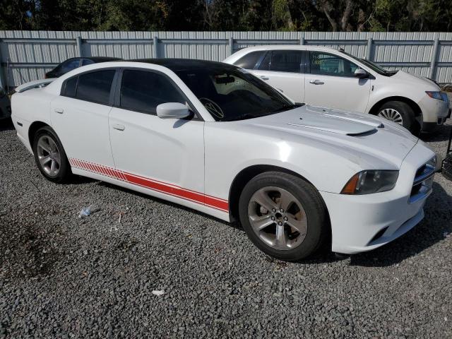 2C3CDXBG4DH725773 - 2013 DODGE CHARGER SE WHITE photo 4