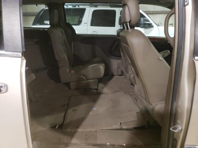 2C4RC1CG7FR639598 - 2015 CHRYSLER TOWN & COU TOURING L GOLD photo 11