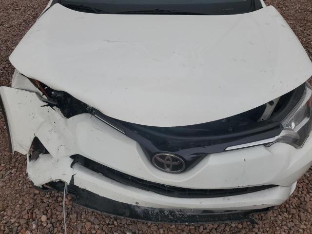 JTMZFREVXJJ154256 - 2018 TOYOTA RAV4 LE WHITE photo 11