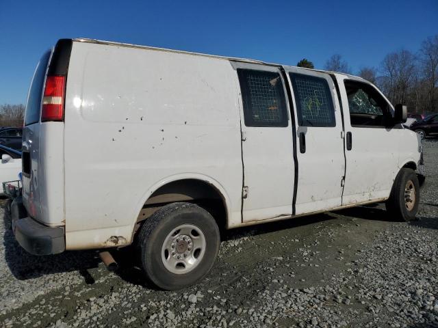 1GCHG35U971233391 - 2007 CHEVROLET EXPRESS G3 WHITE photo 3