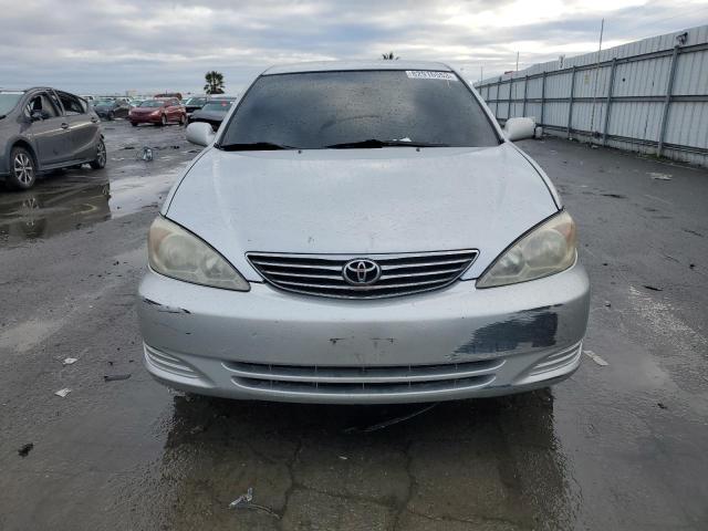 4T1BF30K22U526583 - 2002 TOYOTA CAMRY LE SILVER photo 5