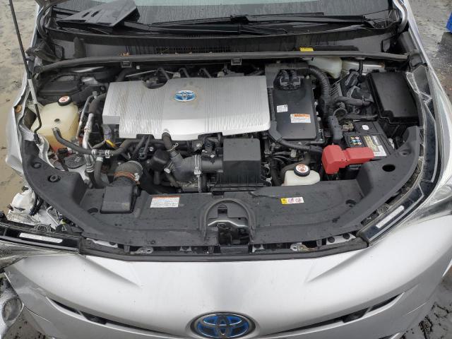 JTDKARFU0J3063989 - 2018 TOYOTA PRIUS SILVER photo 11