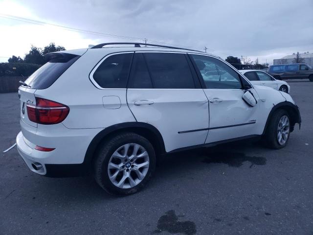 5UXZV4C59D0G57037 - 2013 BMW X5 XDRIVE35I WHITE photo 3