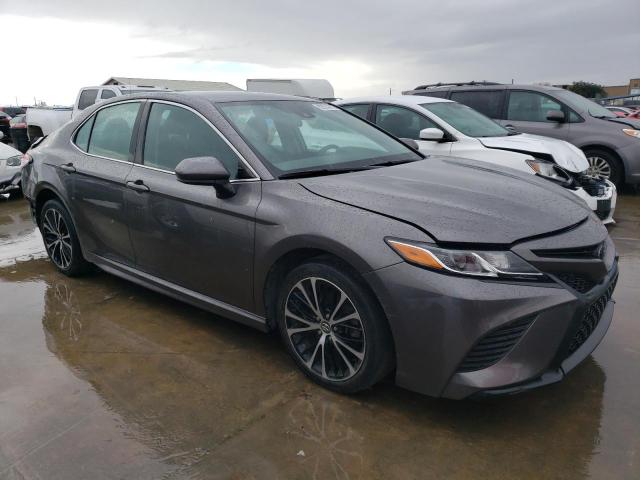 4T1G11AK9LU898561 - 2020 TOYOTA CAMRY SE GRAY photo 4