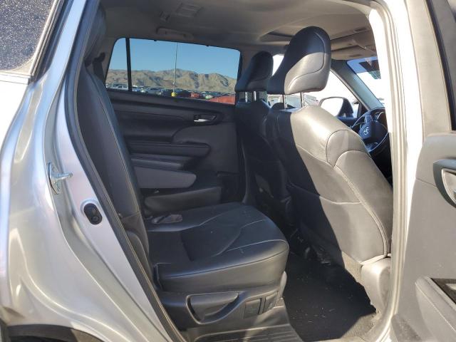 5TDGZRAH3MS518345 - 2021 TOYOTA HIGHLANDER XLE SILVER photo 11