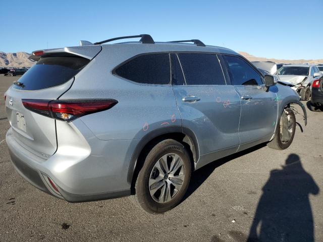 5TDGZRAH3MS518345 - 2021 TOYOTA HIGHLANDER XLE SILVER photo 3