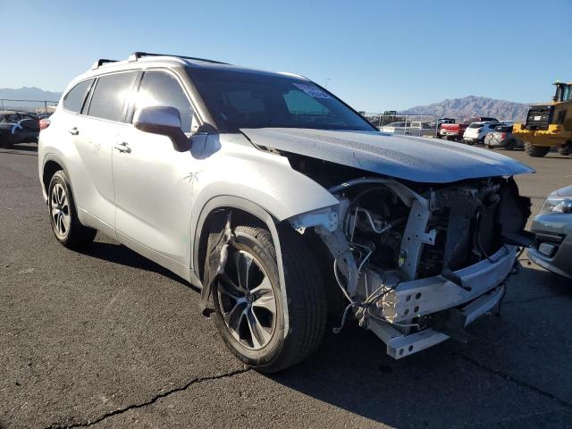 5TDGZRAH3MS518345 - 2021 TOYOTA HIGHLANDER XLE SILVER photo 4