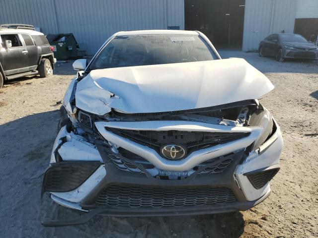 4T1G11AK9PU737651 - 2023 TOYOTA CAMRY SE NIGHT SHADE WHITE photo 5