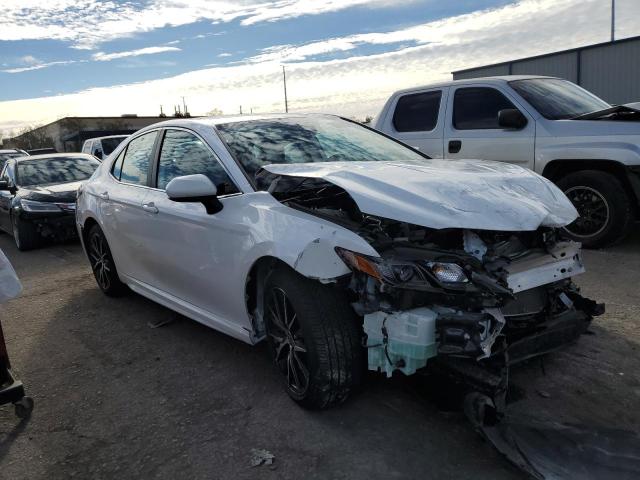 4T1G11AK3MU578816 - 2021 TOYOTA CAMRY SE WHITE photo 4