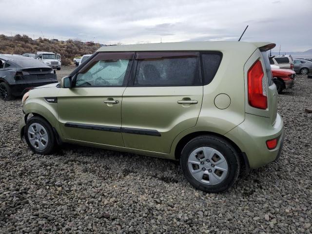 KNDJT2A58D7555339 - 2013 KIA SOUL GREEN photo 2