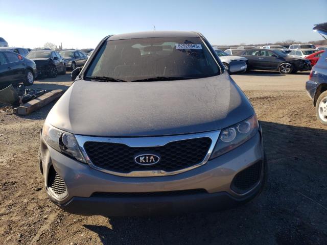 5XYKT3A16BG060483 - 2011 KIA SORENTO BASE GRAY photo 5