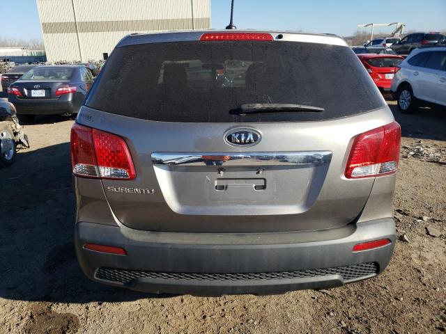 5XYKT3A16BG060483 - 2011 KIA SORENTO BASE GRAY photo 6