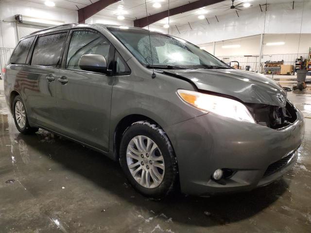 5TDYK3DC2DS388581 - 2013 TOYOTA SIENNA XLE GREEN photo 4