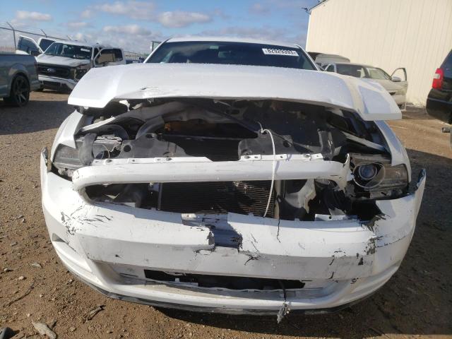 1ZVBP8AM0E5268297 - 2014 FORD MUSTANG WHITE photo 5