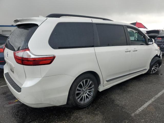 5TDYZ3DC6KS008196 - 2019 TOYOTA SIENNA XLE WHITE photo 3