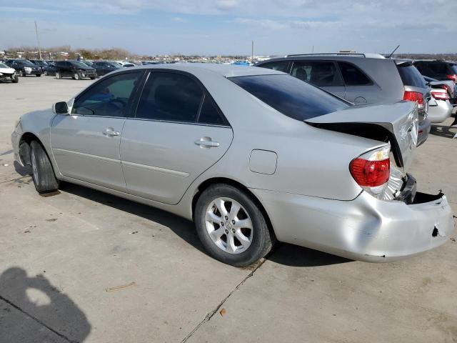 4T1BE32KX5U029527 - 2005 TOYOTA CAMRY LE GRAY photo 2