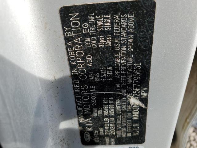 KNDJN2A25F7795631 - 2015 KIA SOUL SILVER photo 12