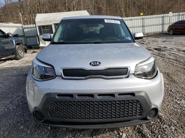 KNDJN2A25F7795631 - 2015 KIA SOUL SILVER photo 5