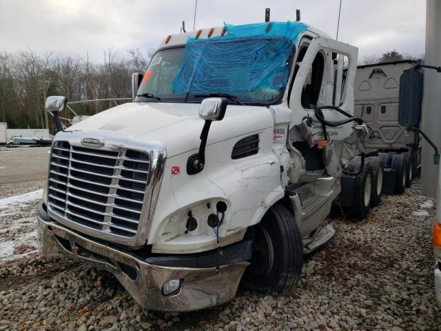 1FUJGBDV4GLGY2208 - 2016 FREIGHTLINER CASCADIA 1 WHITE photo 2