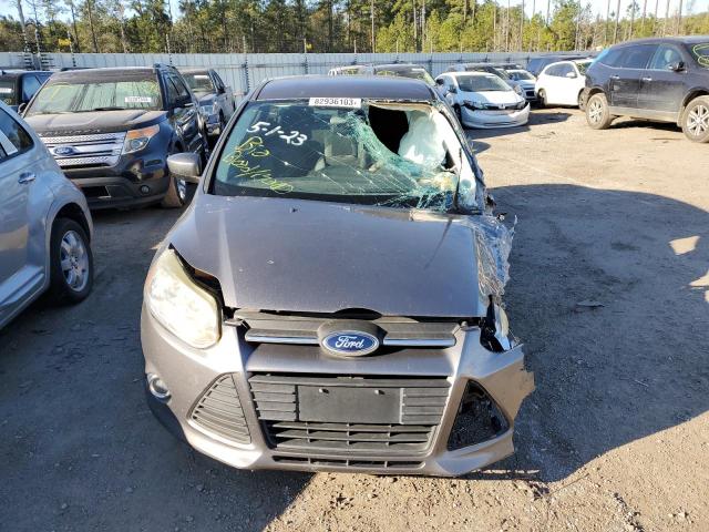 1FAHP3F2XCL443404 - 2012 FORD FOCUS SE GRAY photo 5