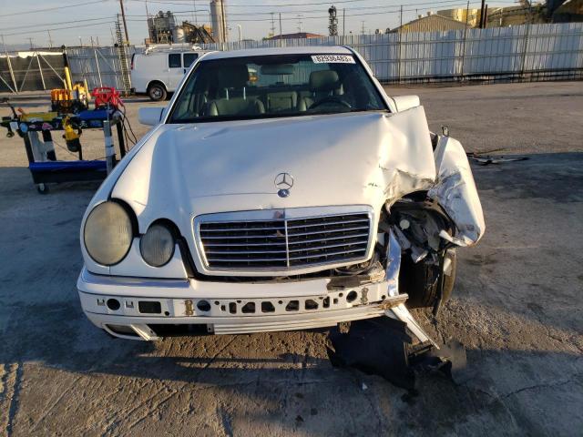 WDBJF70F5WA686960 - 1998 MERCEDES-BENZ E 430 WHITE photo 5