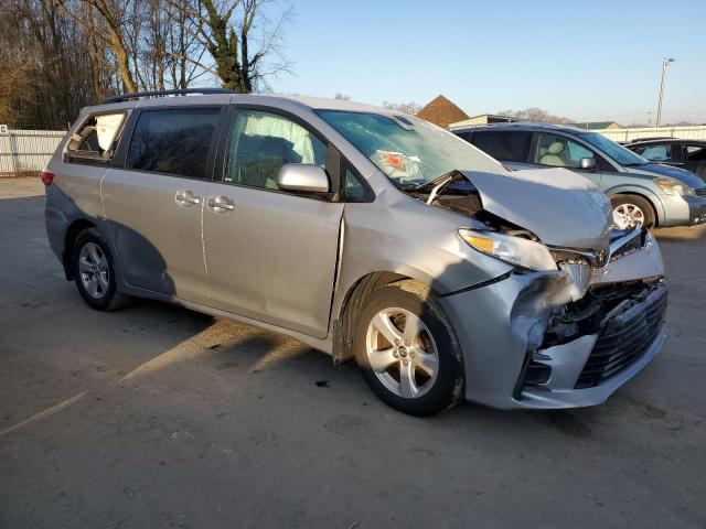 5TDKZ3DC6JS945909 - 2018 TOYOTA SIENNA LE SILVER photo 4