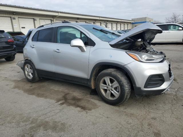 KL7CJLSB6JB652246 - 2018 CHEVROLET TRAX 1LT SILVER photo 4