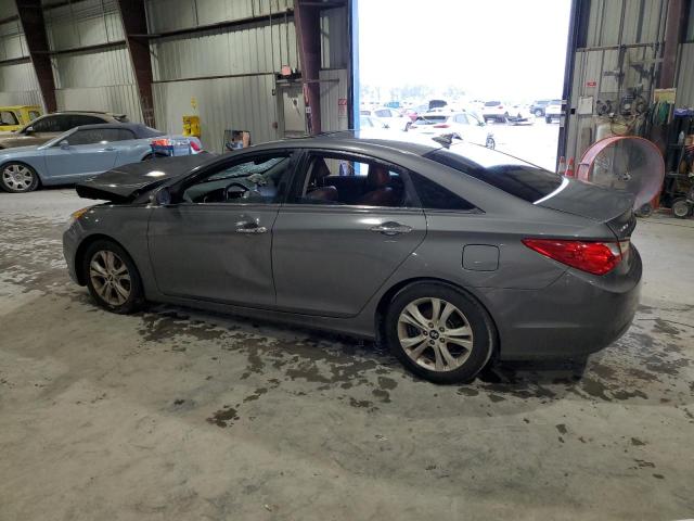 5NPEC4AC2DH607975 - 2013 HYUNDAI SONATA SE GRAY photo 2