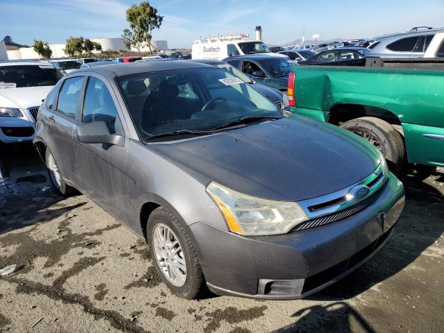 1FAHP35N59W148326 - 2009 FORD FOCUS SE GRAY photo 4