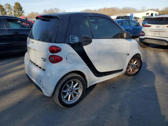 WMEEJ9AA7FK840760 - 2015 SMART FORTWO WHITE photo 3