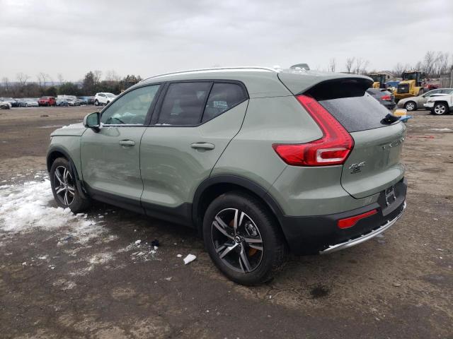 YV4L12UV7P2059389 - 2023 VOLVO XC40 CORE GREEN photo 2