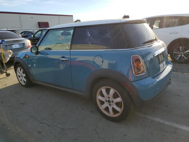 WMWMF3C57ATZ22190 - 2010 MINI COOPER BLUE photo 2