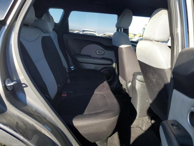 KNDJN2A22F7166392 - 2015 KIA SOUL GRAY photo 10