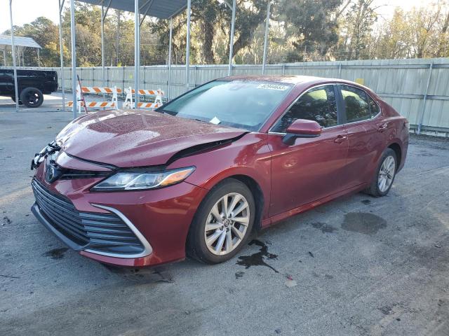 4T1C11AK3NU628677 - 2022 TOYOTA CAMRY LE RED photo 1