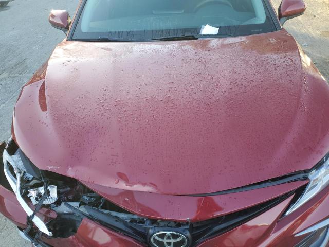 4T1C11AK3NU628677 - 2022 TOYOTA CAMRY LE RED photo 11