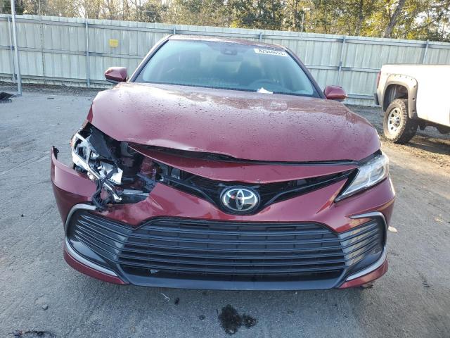 4T1C11AK3NU628677 - 2022 TOYOTA CAMRY LE RED photo 5