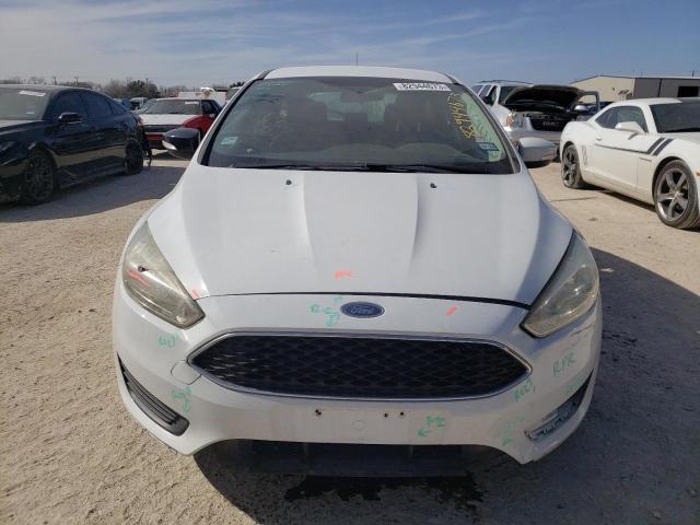 1FADP3K29GL268881 - 2016 FORD FOCUS SE WHITE photo 5