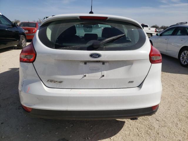 1FADP3K29GL268881 - 2016 FORD FOCUS SE WHITE photo 6